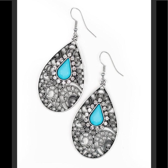 NWT-Paparazzi Modern Monte Carlo Blue Earrings